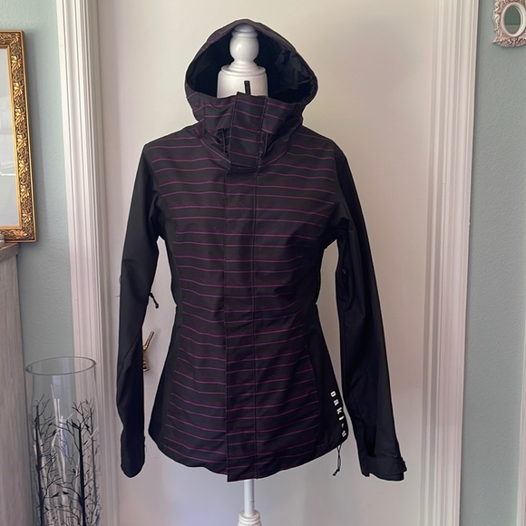 Oakley Jackets & Blazers - NWOT Oakley Ski/Snowboarding Jacket. Lightweight Black and purple